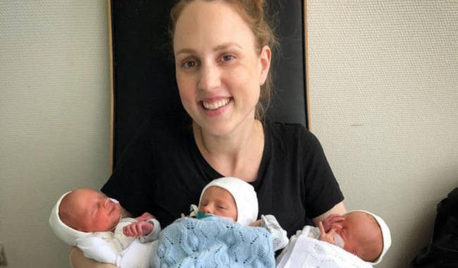 Θυμάστε τη μαμά που ήταν έγκυος σε τρίδυμα; Γέννησε και μας δείχνει πώς είναι η ζωή της με τρία μωρά