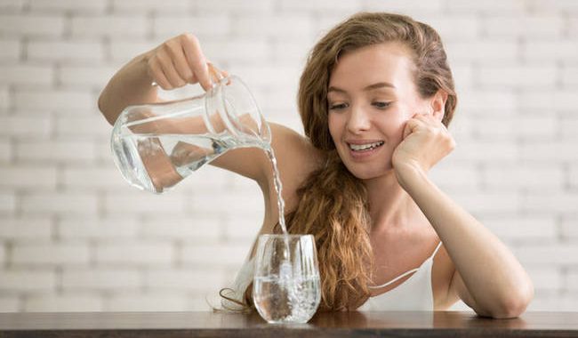 Πρόληψη ουρολοίμωξης: Πόσο νερό πρέπει να πίνετε
