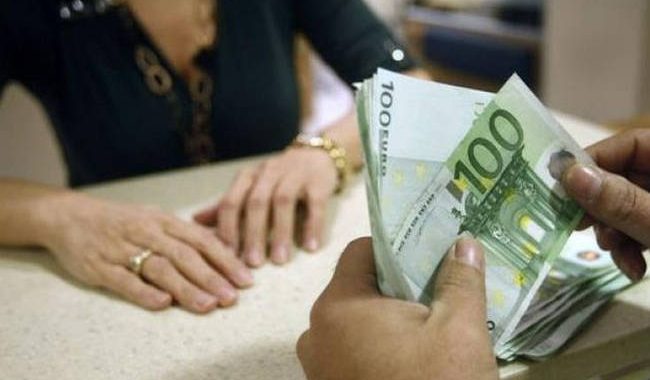 Επίδομα 1.000 ευρώ: Δόθηκε παράταση - Δείτε ΕΔΩ αν το δικαιούστε