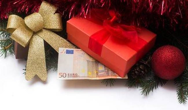 ΟΑΕΔ: Πότε πληρώνει το δώρο Χριστουγέννων και τα επιδόματα