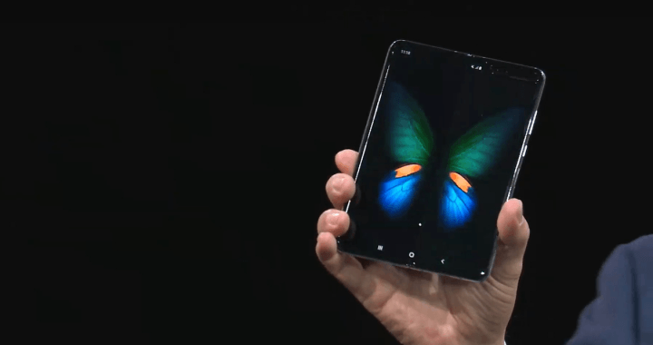 Galaxy Fold: Το πρώτο αναδιπλούμενο κινητό της Samsung λυγίζει σαν πορτοφόλι! (video)