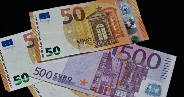 ΟΑΕΔ: Ποιοι δικαιούνται έως 12.000 ευρώ