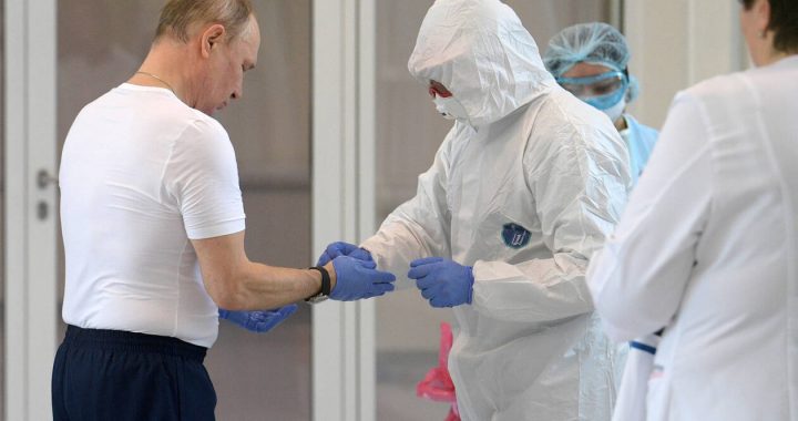Κορονοϊός – Ρωσία: Ο Πούτιν επισκέφθηκε νοσοκομείο και διαπίστωσε ότι το λειτουργεί «ρολόι» (pics)
