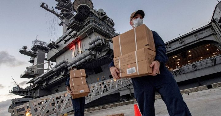 Κορονοϊός: Το Πολεμικό Ναυτικό των ΗΠΑ ζητά να αποκατασταθεί ο πλοίαρχος του «Θίοντορ Ρούζβελτ»