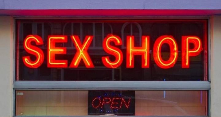 Κορονοϊός: Απίστευτο - Δείτε τι ξεπουλάει στα sex shops εν μέσω πανδημίας (pics)