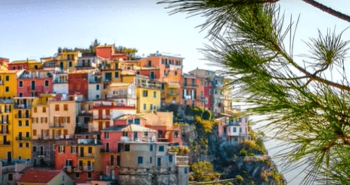 Ιταλικό Covid free χωριό πουλά σπίτια με 1 ευρώ - Η σχέση του με την Ελλάδα