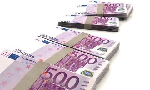 Κρήτη: Έκρυψαν χιλιάδες ευρώ στα παλιόρουχα και κατέληξαν στα σκουπίδια!