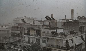 Καιρός ΤΩΡΑ: Καταιγίδες και χαλάζι στην Αθήνα - «Ποτάμια» οι δρόμοι και διακοπές ρεύματος