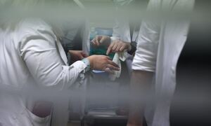 Απάτη-μαμούθ 5 εκατ. ευρώ σε βάρος του ΕΟΠΥΥ – Συνελήφθησαν γιατροί και ιδιοκτήτρια γηροκομείου