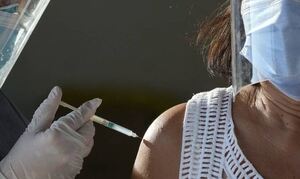 Εμβόλιο κορονοϊού: «Τι θα μου συμβεί μετά από 4 χρόνια;» - Ο Βασιλακόπουλος εξηγεί