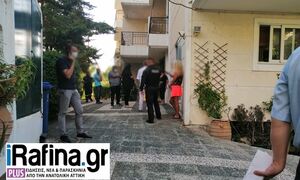 Θρίλερ στη Ραφήνα: Άνδρας βρέθηκε κρεμασμένος από μπαλκόνι πολυκατοικίας