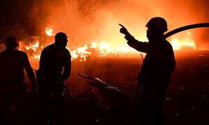 Φωτιά ΤΩΡΑ σε εργοστάσιο στον Ασπρόπυργο Αττικής - Πυκνός καπνός «πνίγει» τη δυτική Αττική