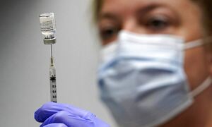 Κορονοϊός - Αντισώματα: Πόσα έχει ο εμβολιασμένος και πόσα αυτός που έχει νοσήσει