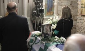 Κηδεία Φώφης Γεννηματά: Τραγική φιγούρα η αδερφή της, Μαίρη - Ζήτησε να μείνει μόνη μαζί της