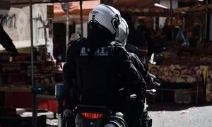 Καταδίωξη - θρίλερ στη δυτική Αττική: Συμμορία εμβόλισε μηχανή της ΔΙ.ΑΣ. και τραυμάτισε αστυνομικό