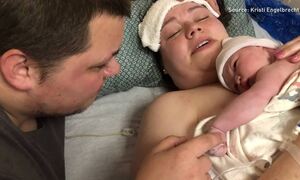 Μοναδικό: Μωρό γεννήθηκε στις 22/2/22 στις 2:22 τα ξημερώματα (video)