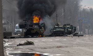 Πόλεμος στην Ουκρανία: Με εκρήξεις ξύπνησαν Κίεβο και Χάρκοβο - Στον πόλεμο και η ΕΕ