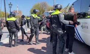 Europa Conference League: Τα «έσπασαν» οι οπαδοί της Μαρσέιγ - «Πολεμικό» σκηνικό στην Ολλανδία